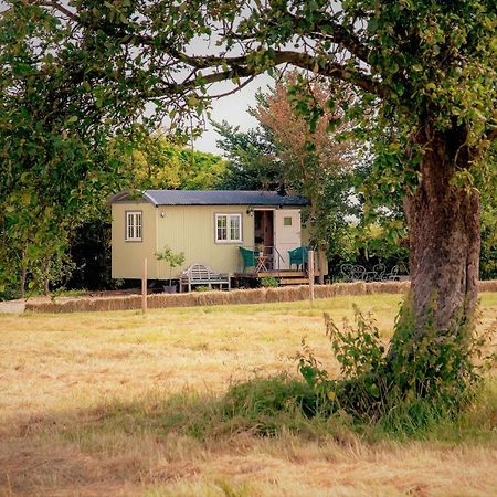 The Abberton Shepherds Hut Evesham Exterior photo