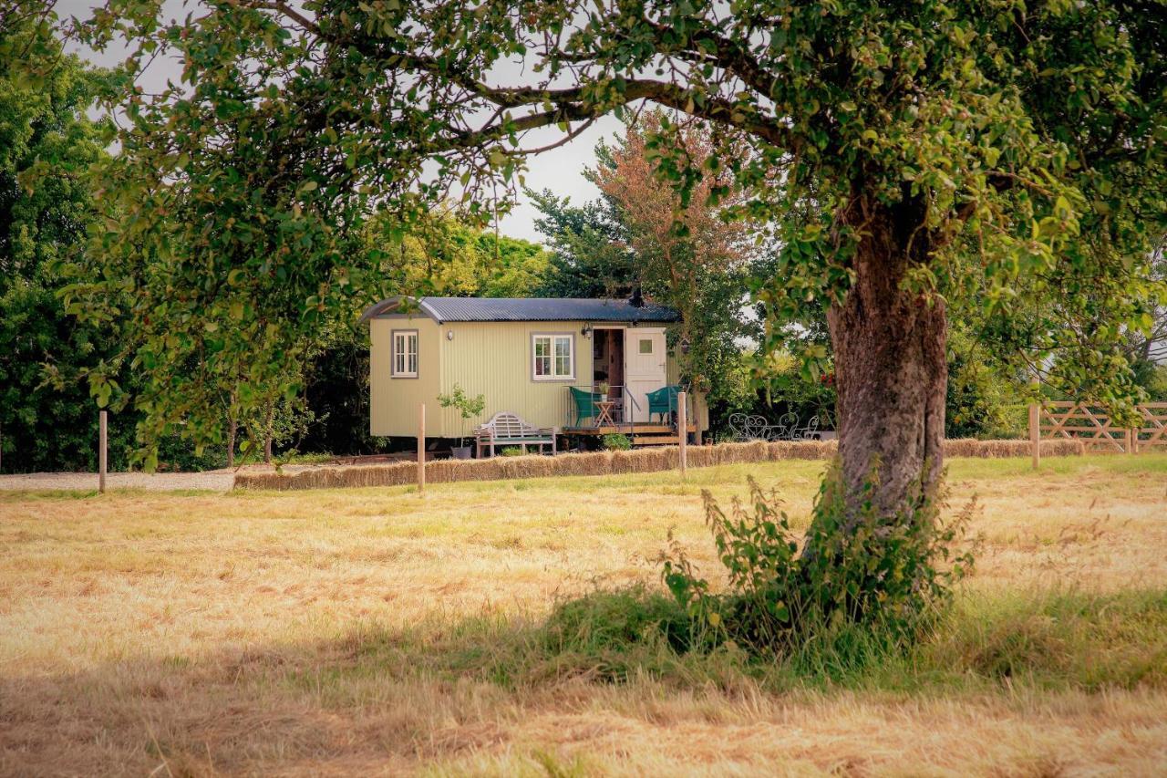 The Abberton Shepherds Hut Evesham Exterior photo