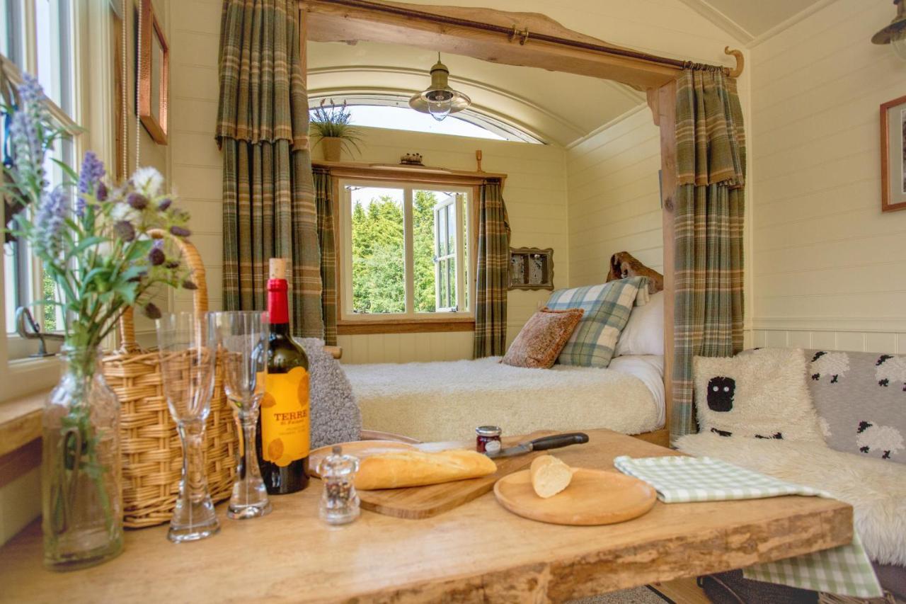 The Abberton Shepherds Hut Evesham Exterior photo