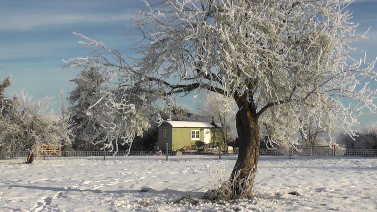 The Abberton Shepherds Hut Evesham Exterior photo