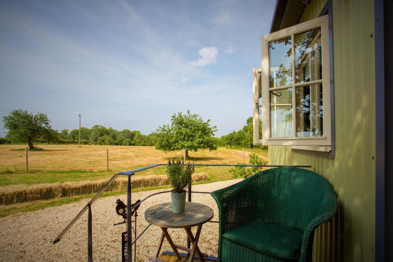 The Abberton Shepherds Hut Evesham Exterior photo